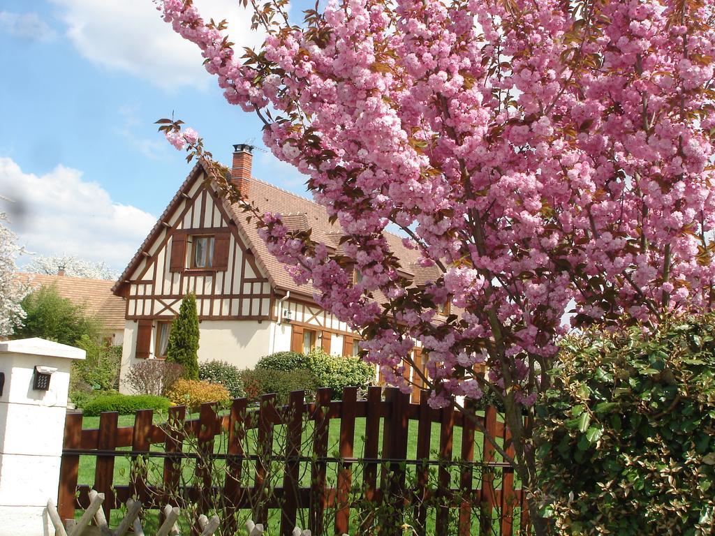Chambres D'Hotes Au Temps Des Cerises Jumieges Bagian luar foto