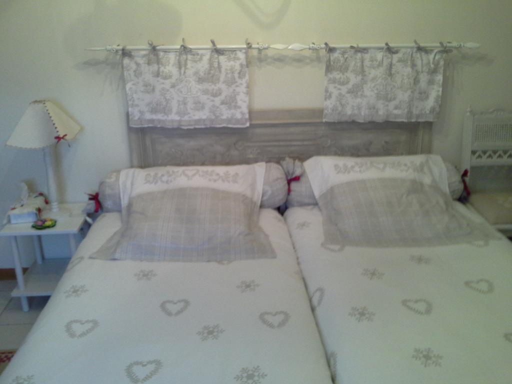Chambres D'Hotes Au Temps Des Cerises Jumieges Ruang foto