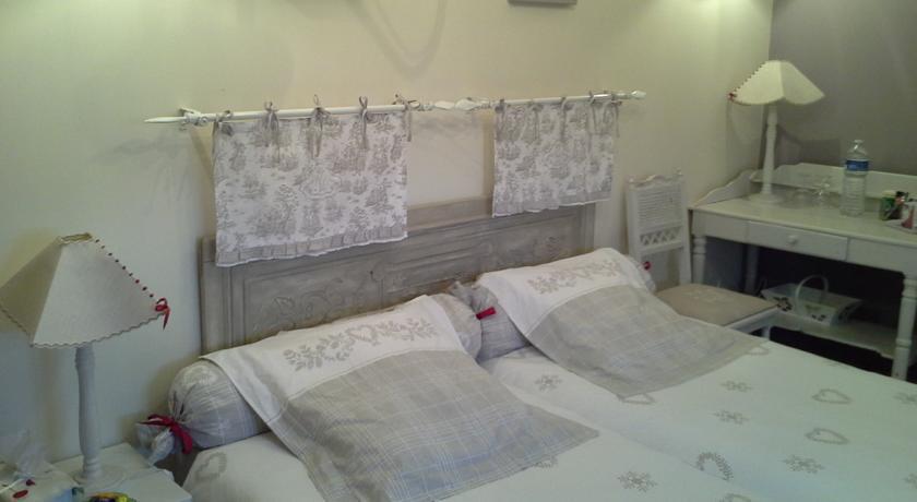 Chambres D'Hotes Au Temps Des Cerises Jumieges Ruang foto